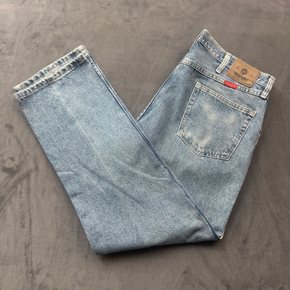 Wrangler Authentic Jeans Mens 38x30 Regular Fit Straight Leg Light Wash 96501DS